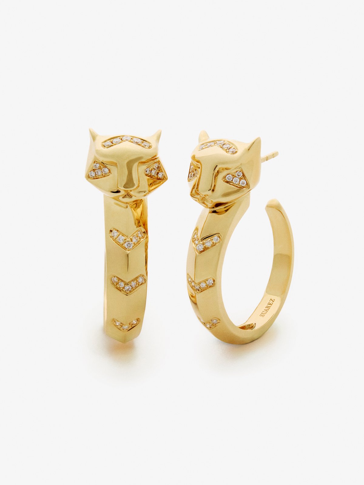 18K yellow gold hoop earrings with 52 brilliant-cut diamonds with a total of 0.16 cts and a tiger shape