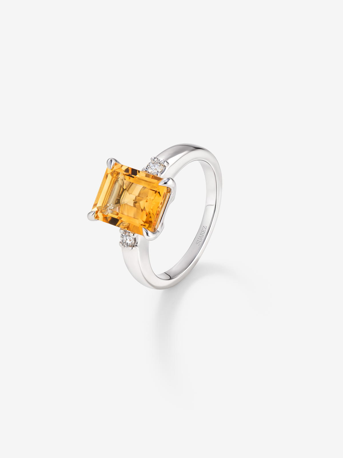 925 silver ring with citrine quartz in emerald size 2.86 cts and white diamonds in 0.09 cts bright size