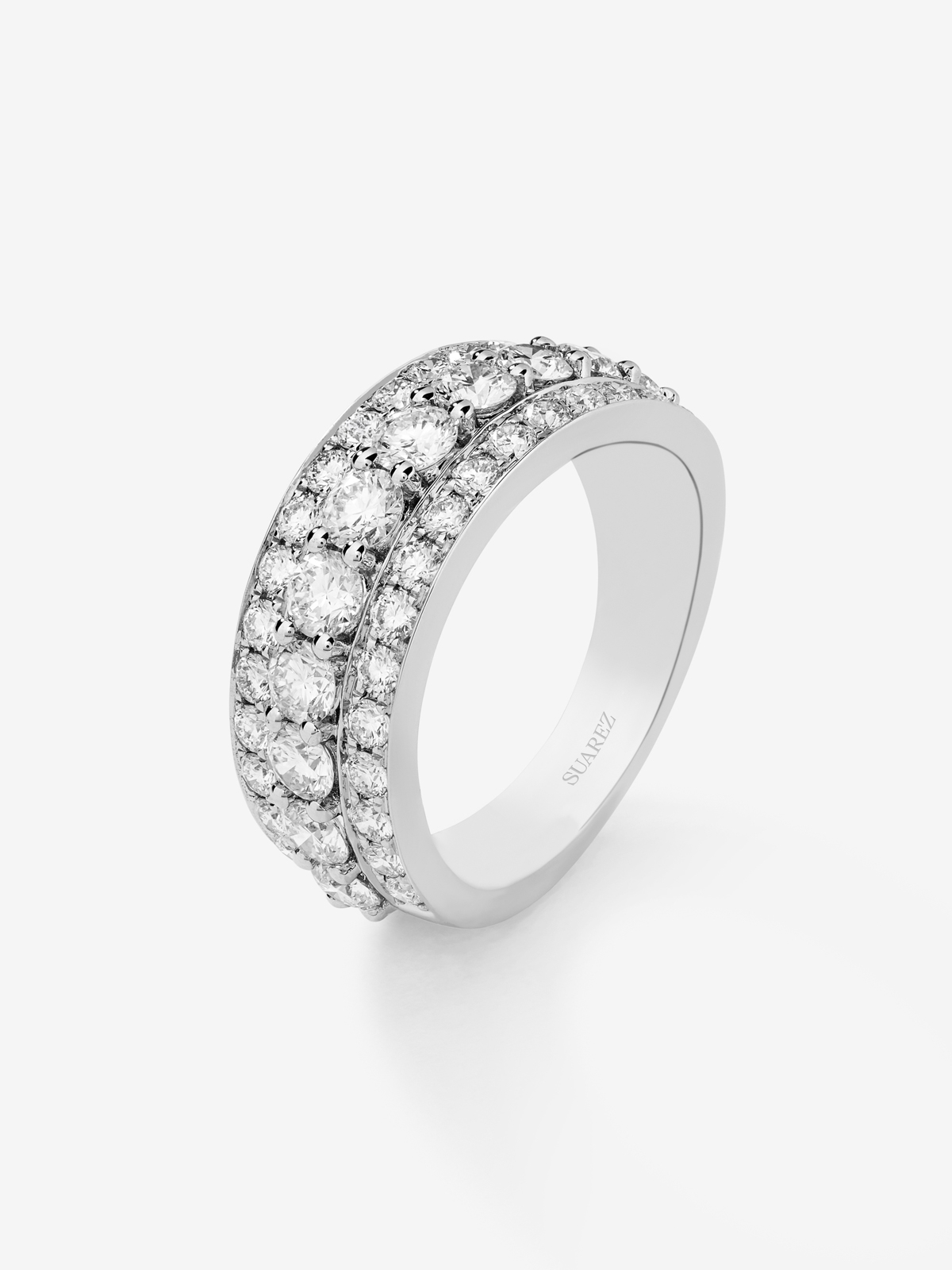 18K white gold ring with 43 brilliant-cut diamonds with a total of 1.97 cts