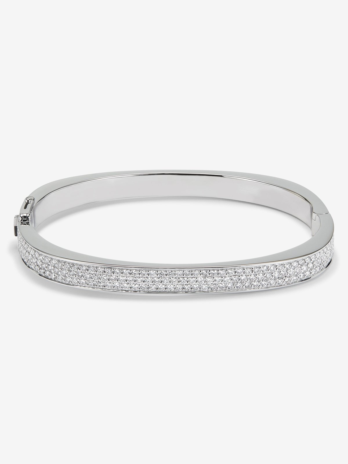 Pulsera rígida de oro blanco de 18K con pavé de diamantes en talla brillante 
