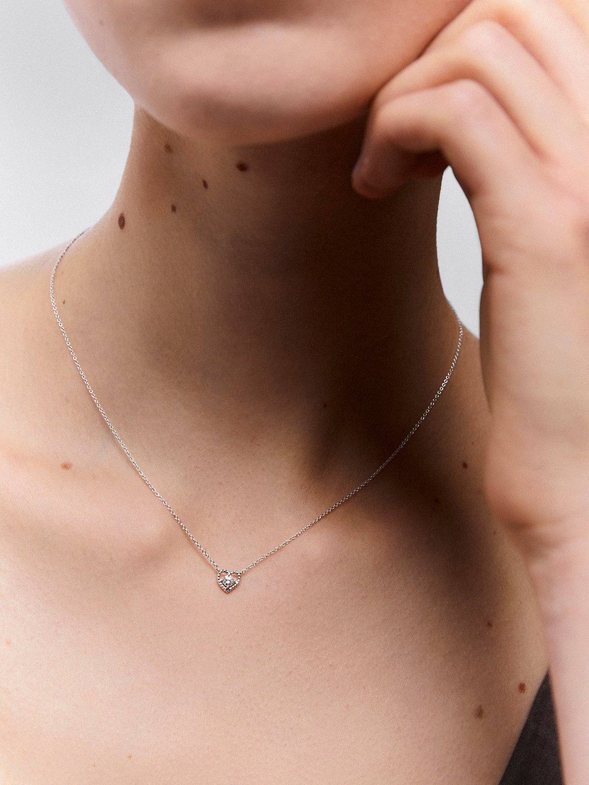 White gold grace pendant with diamond