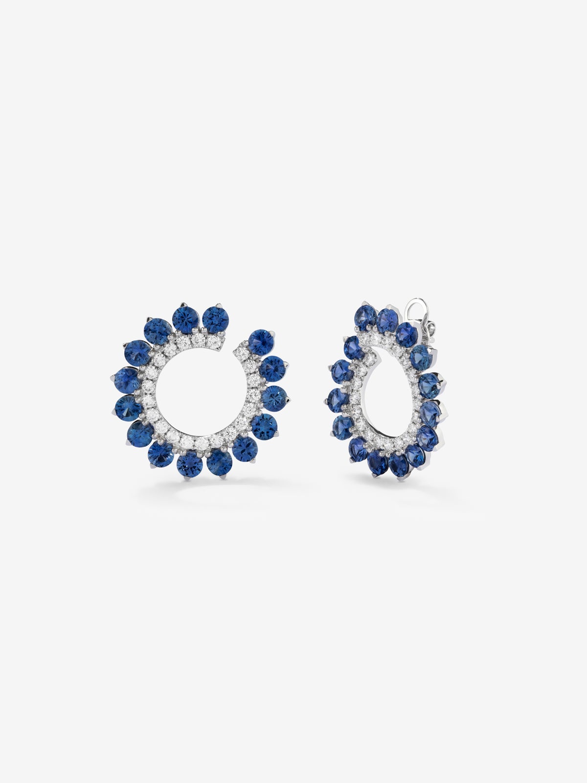 18K white gold hoop earrings with 30 brilliant-cut blue sapphires with a total of 5.85 cts and 42 brilliant-cut diamonds with a total of 1 cts