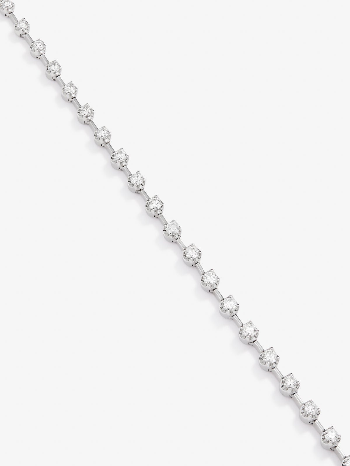 18K white gold necklace with white diamonds in 2.03 cts