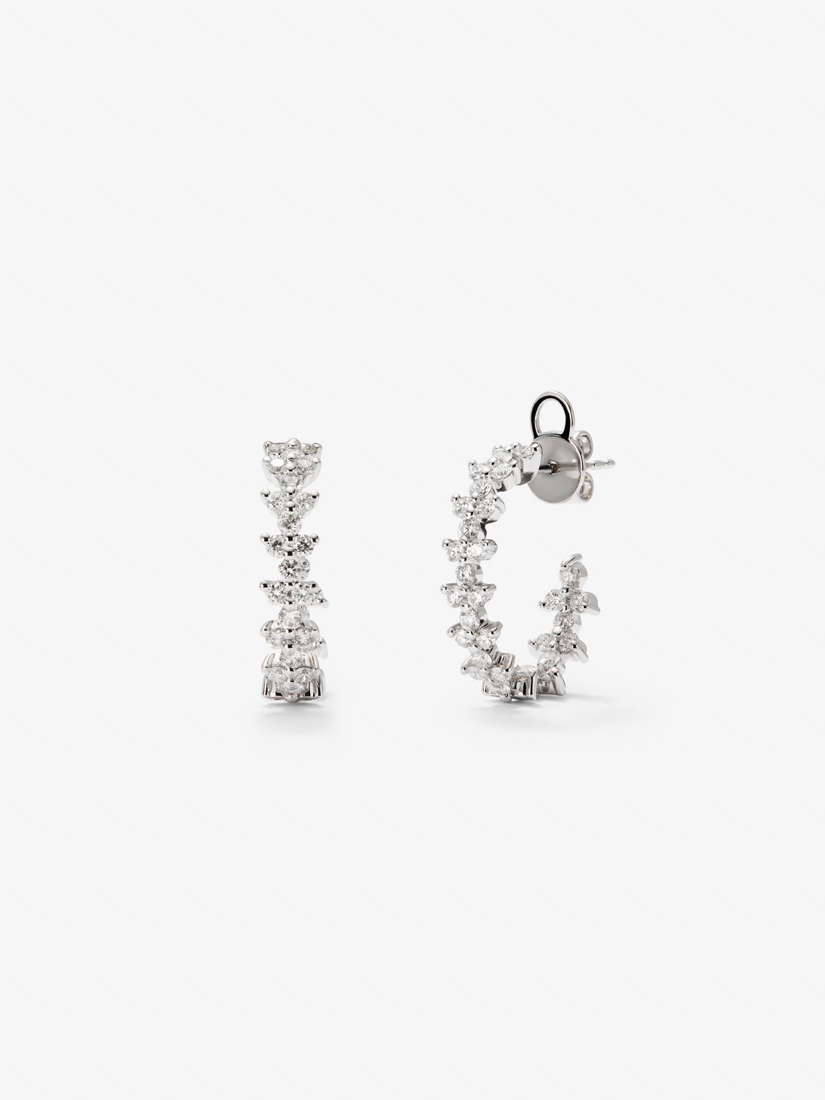 Pendientes de aro de oro blanco de 18K con 66 diamantes en talla brillante con un total de 1,01 cts