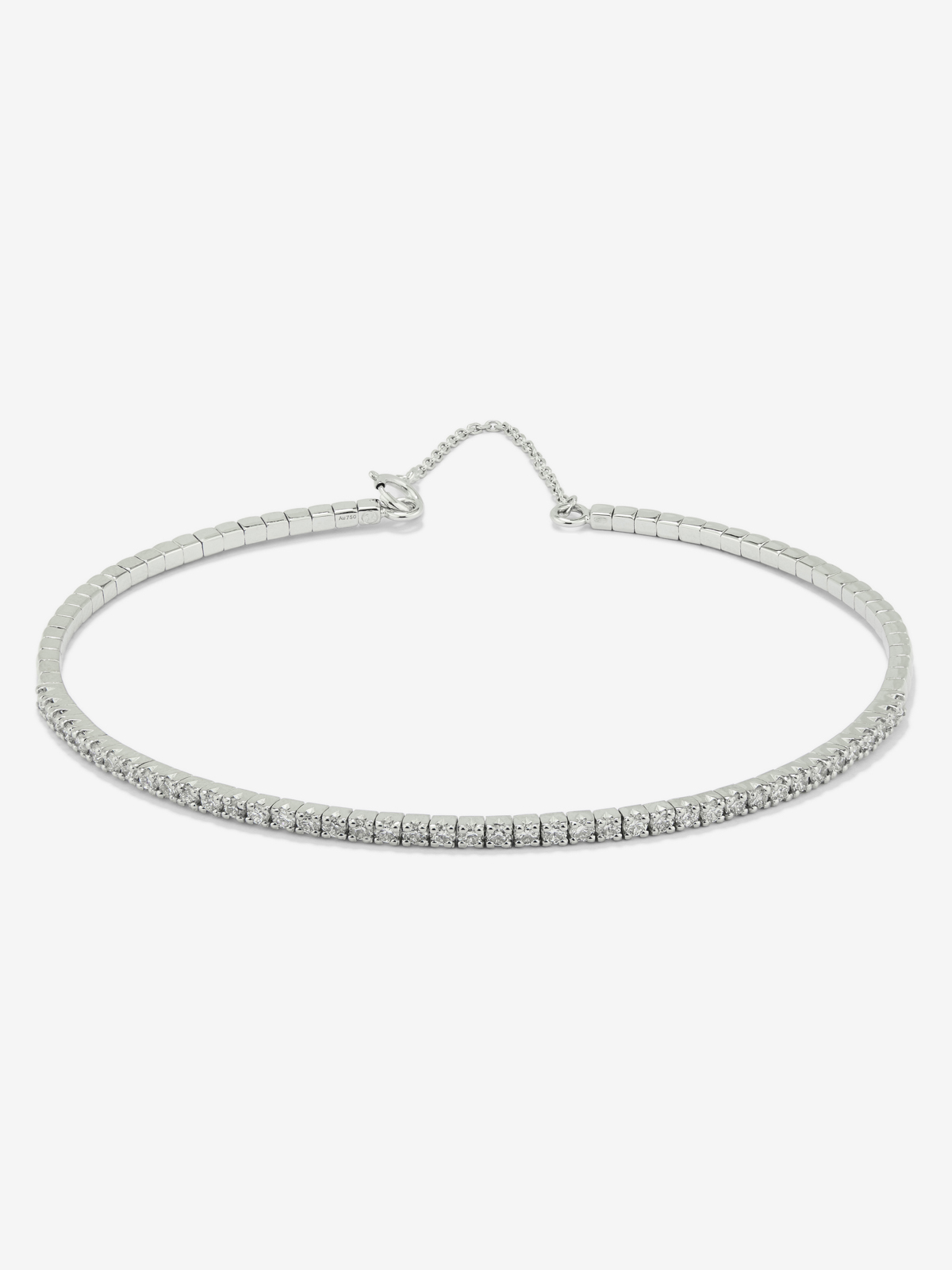 Pulsera rígida de oro blanco de 18K con 42 diamantes en talla brillante con un total de 0,71 cts