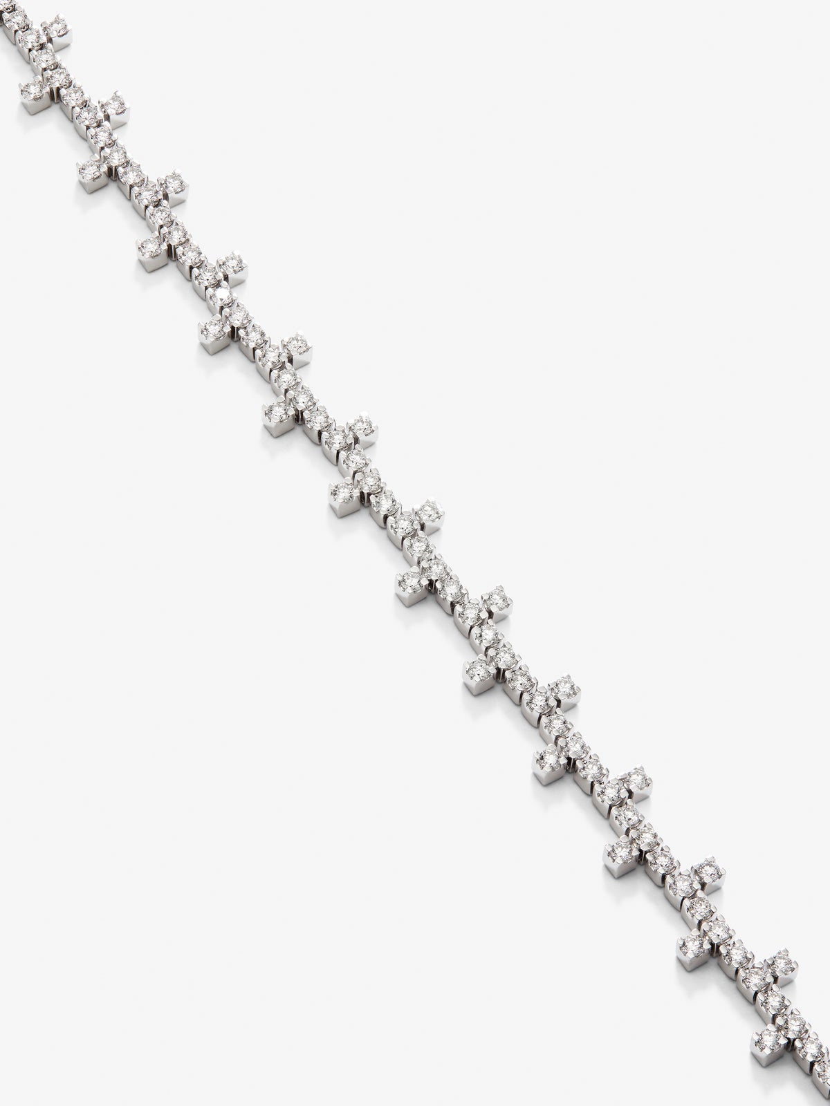 Collar de oro blanco de 18K con 259 diamantes en talla brillante con un total de 5,4 cts