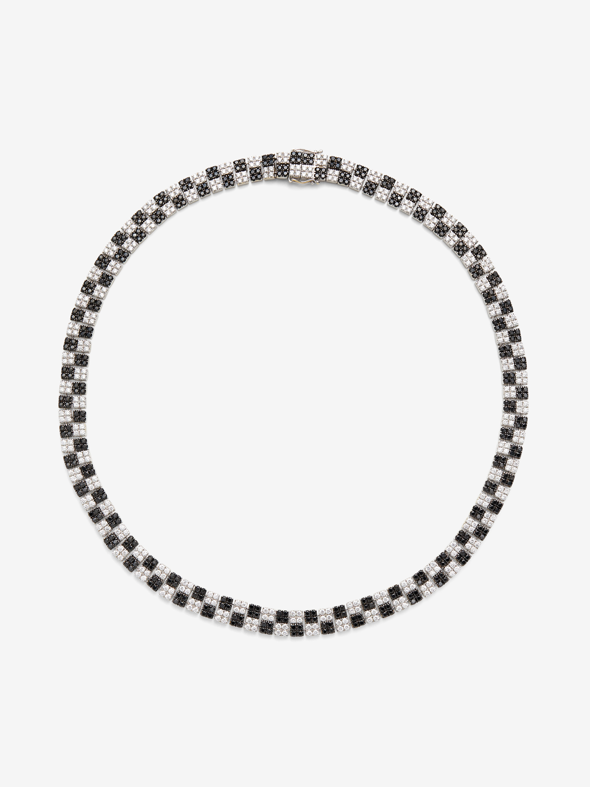 18K white gold necklace with 452 brilliant-cut white diamonds with a total of 7.8 cts and 452 black diamonds with a total of 8.52 cts