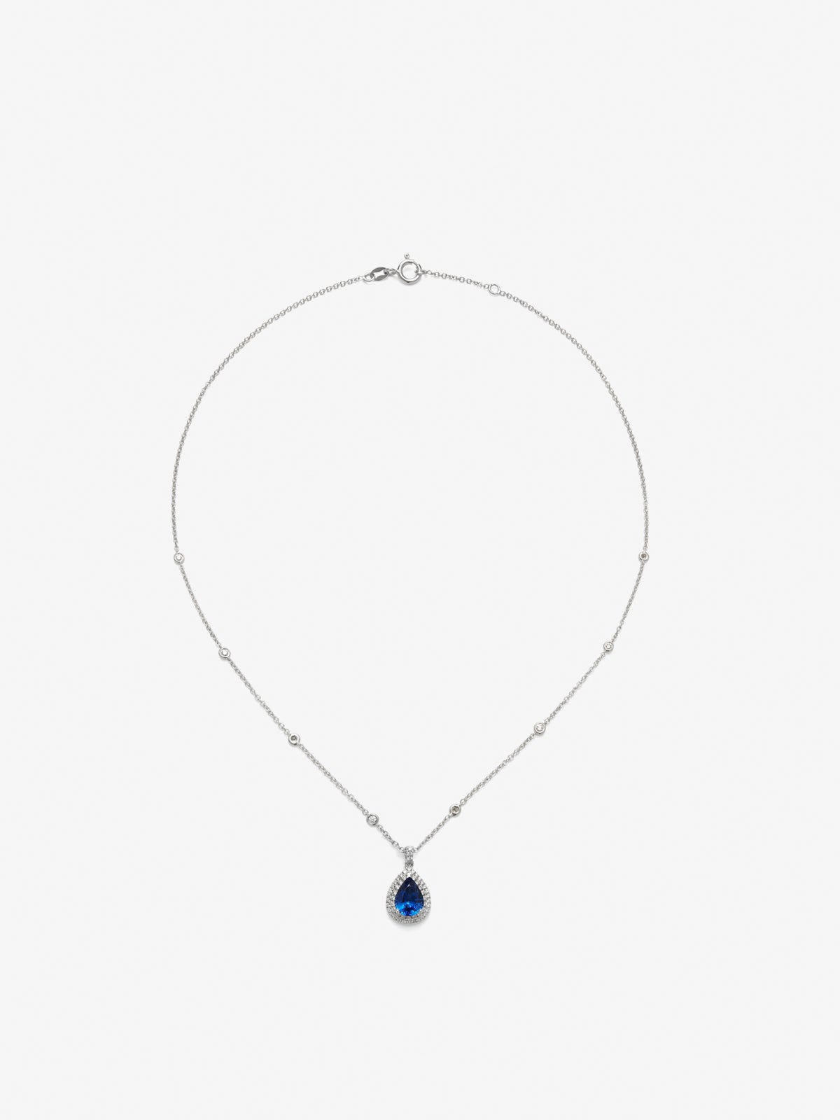 18K white gold pendant with pear-cut royal blue sapphire of 1.93 cts and 62 brilliant-cut diamonds with a total of 0.44 cts