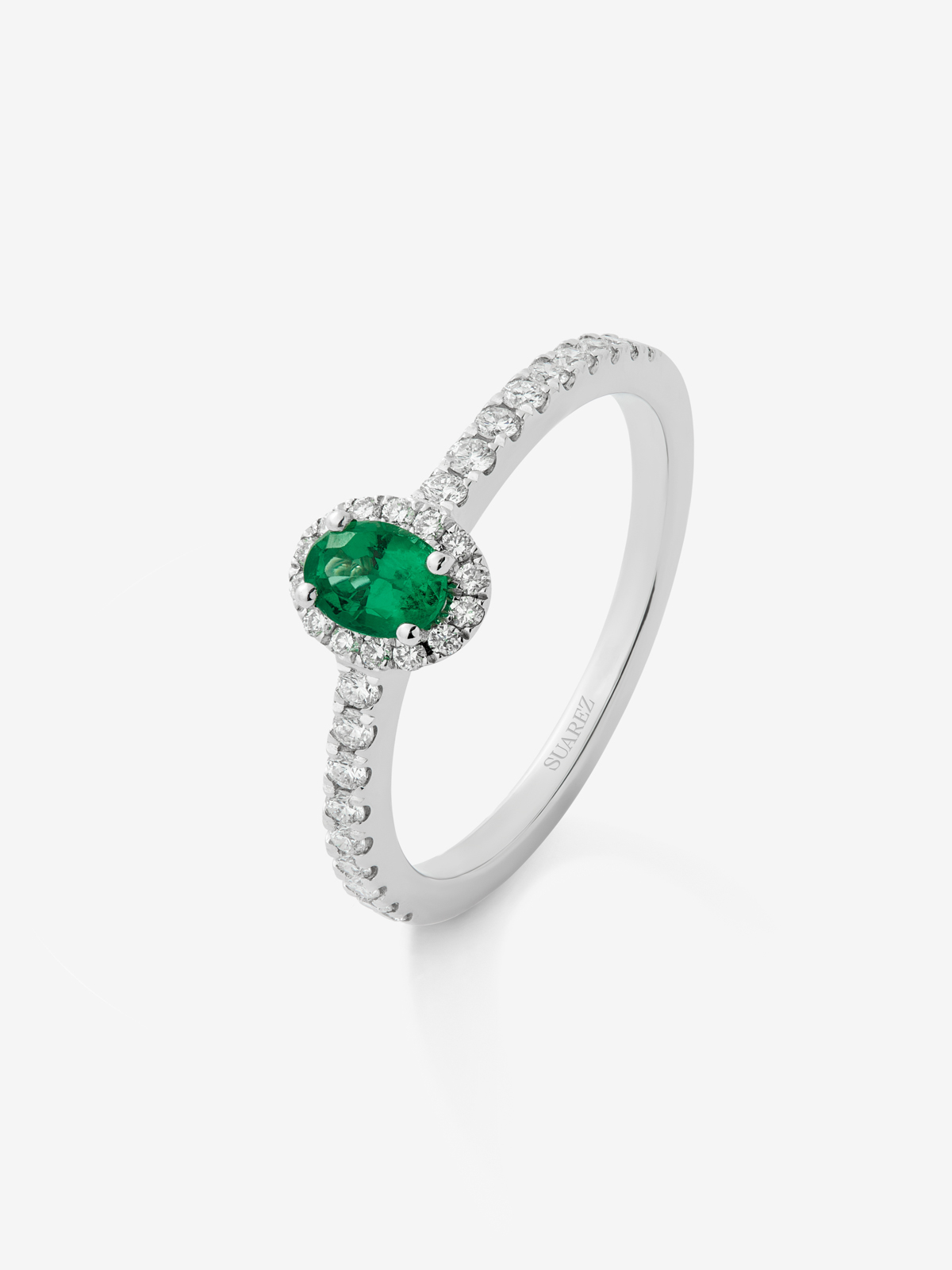 18K white gold ring with a 0.25 ct oval-cut green emerald and brilliant-cut diamond border totaling 0.25 cts
