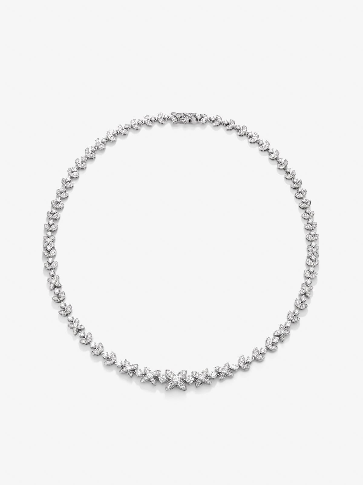 18K white gold necklace with 456 brilliant-cut diamonds with a total of 7.81 cts