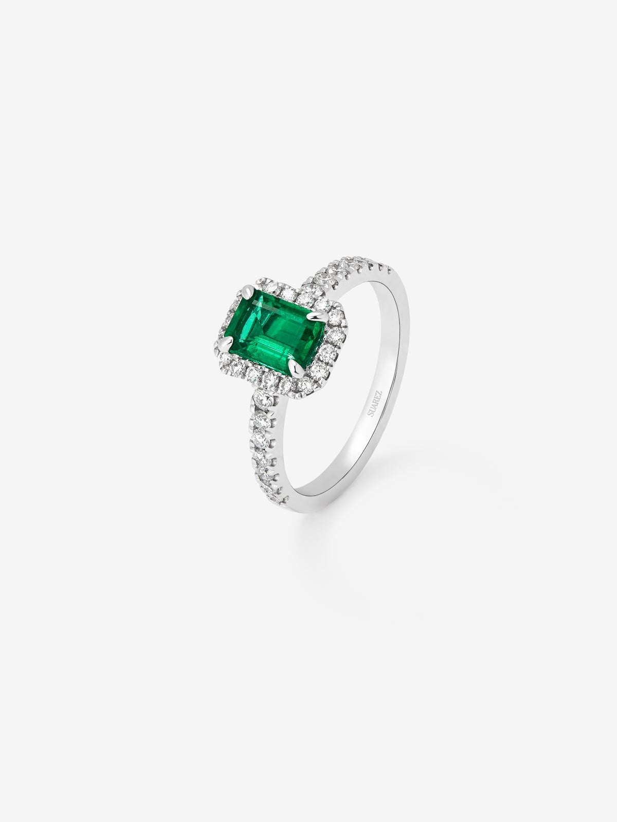 18K white gold ring with emerald cut emerald of 1.03 cts and border and arm of 32 brilliant cut diamonds with a total of 0.37 cts