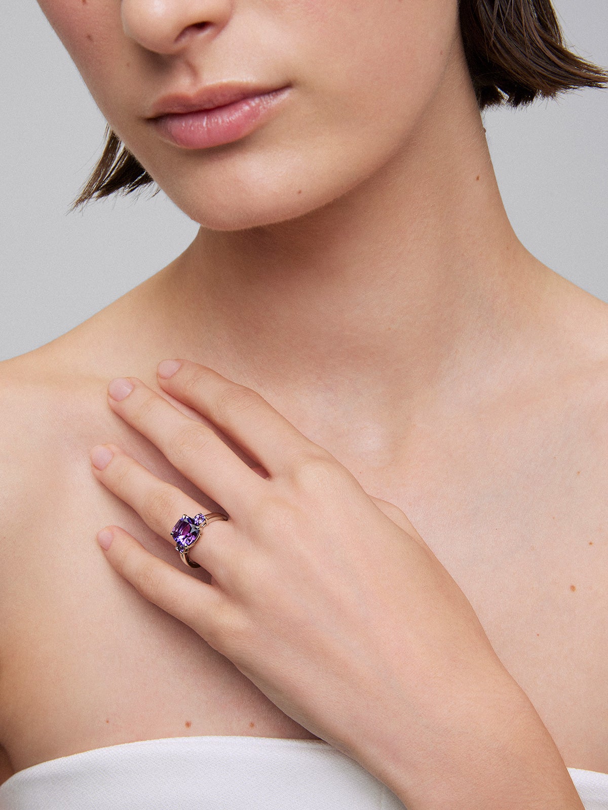 925 silver triplet ring with a cushion-cut purple amethyst 2.62 cts and 2 brilliant-cut purple amethysts with a total of 0.3 cts