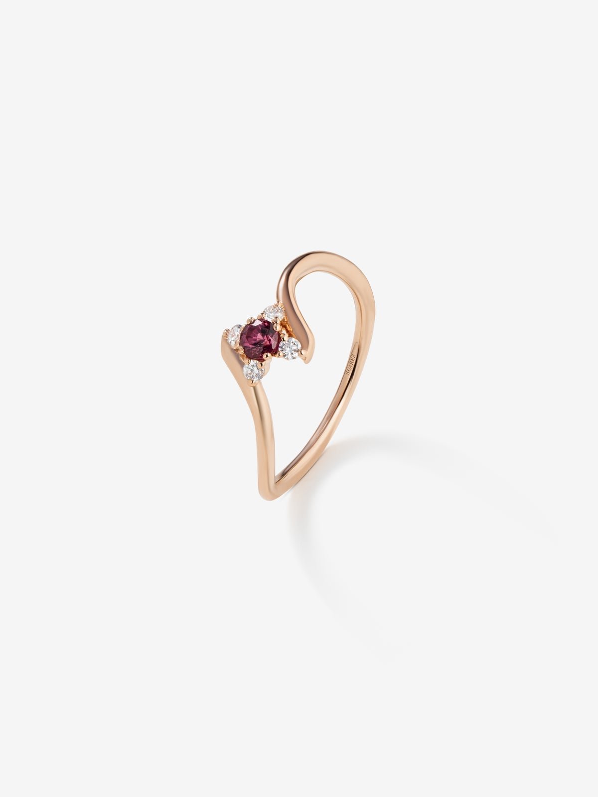 18K rose gold ring with brilliant cut ruby ​​of 0.14 and 4 brilliant cut diamonds with a total of 0.08 cts